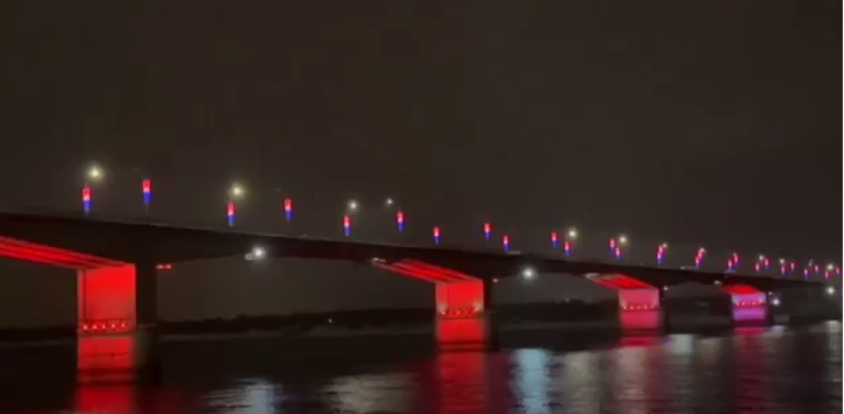 12NEWS: Дом.ru Бизнес :: В Перми включили новую Смарт-подсветку Коммунального моста через Каму